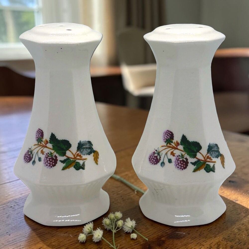 VTG Nikko Classic Collection Porcelain "Blackberries" Salt & Pepper Shakers Set